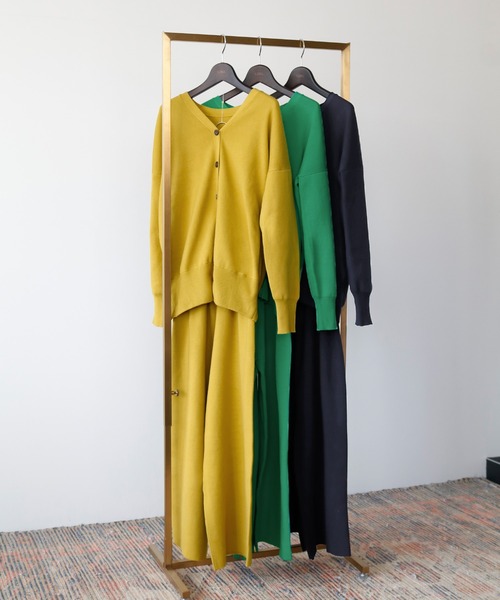 ロング丈Vネックニットカーディガン＆ベアトップオールインワンのセットアップ