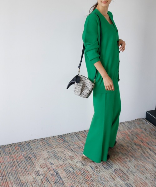 ロング丈Vネックニットカーディガン＆ベアトップオールインワンのセットアップ