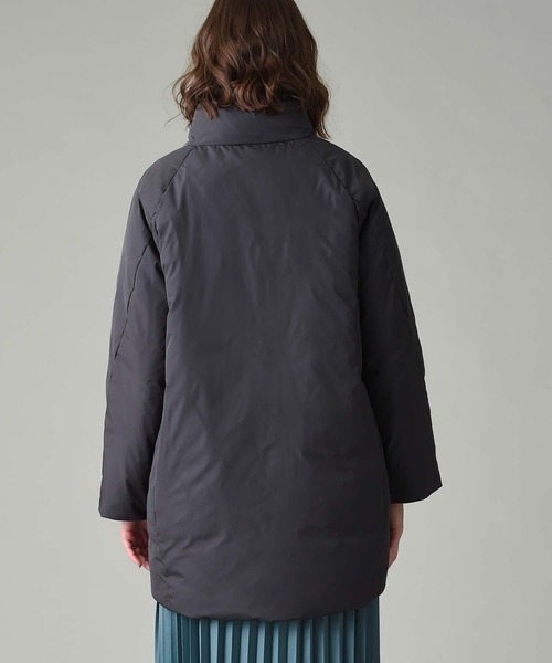RAW FUDGE（ローファッジ）の「スタンドカラーミドルダウンコート（ダウンジャケット/コート・レディース・チャコールグレー/オリーブ・M）」の7枚目の写真