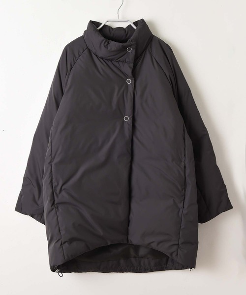 RAW FUDGE（ローファッジ）の「スタンドカラーミドルダウンコート（ダウンジャケット/コート・レディース・チャコールグレー/オリーブ・M）」の4枚目の写真