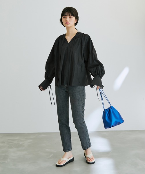 ADAM ET ROPE'（アダムエロペ）の「タフタボリュームタックブラウス（シャツ/ブラウス・レディース・ブラック/ホワイト・FREE）」の3枚目の写真
