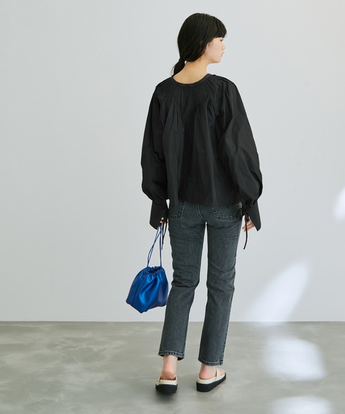 ADAM ET ROPE'（アダムエロペ）の「タフタボリュームタックブラウス（シャツ/ブラウス・レディース・ブラック/ホワイト・FREE）」の4枚目の写真