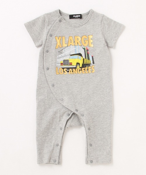 XLARGE KIDS（エクストララージキッズ）の「トラックグラフィック半袖カバーオール（ロンパース・キッズ・ホワイト/グレー/ブルー・70cm/80ｃｍ）」の2枚目の写真