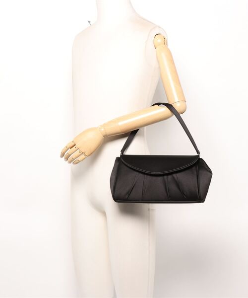 form forma(フォルムフォルマ)の「≪セレモニーやお祝いの席に♪≫タックワンハンドルバッグ(ハンドバッグ・レディース・ブラック/ベージュ・FREE)」の7枚目の写真