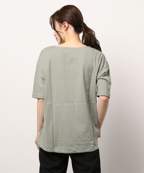 BELLUNA（ベルーナ）の「カジュアルゆったりプリントＴシャツ（Tシャツ/カットソー・レディース・ホワイト/チャコールグレー/オフホワイト/ブルー/セージグリーン/その他1/チャコール・LARGE/X-LARGE/MEDIUM）」の22枚目の写真