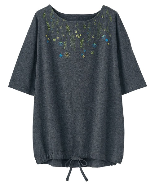 BELLUNA（ベルーナ）の「カジュアルゆったりプリントＴシャツ（Tシャツ/カットソー・レディース・ホワイト/チャコールグレー/オフホワイト/ブルー/セージグリーン/その他1/チャコール・LARGE/X-LARGE/MEDIUM）」の3枚目の写真