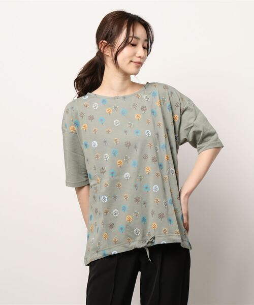 BELLUNA（ベルーナ）の「カジュアルゆったりプリントＴシャツ（Tシャツ/カットソー・レディース・ホワイト/チャコールグレー/オフホワイト/ブルー/セージグリーン/その他1/チャコール・LARGE/X-LARGE/MEDIUM）」の18枚目の写真