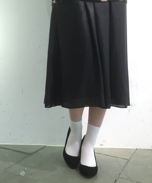 WHO'S WHO gallery（フーズフーギャラリー）の「【Wal2】ギャザーミモレ丈スカート（スカート・レディース・オフホワイト/ブラック・FREE）」の2枚目の写真
