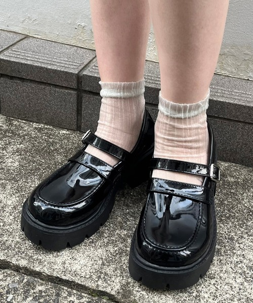 titty＆Co. PETIT（ティティアンドコープティ）の「【titty&Co.PETIT】ダブルストラップエナメルローファー（ローファー・レディース・ブラック・MEDIUM/SMALL）」の3枚目の写真