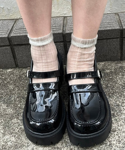 titty＆Co. PETIT（ティティアンドコープティ）の「【titty&Co.PETIT】ダブルストラップエナメルローファー（ローファー・レディース・ブラック・MEDIUM/SMALL）」の4枚目の写真