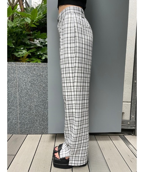ENVYM（アンビー）の「２タックチェックＰＴ（その他パンツ・レディース・ホワイト/ブラック・FREE）」の4枚目の写真