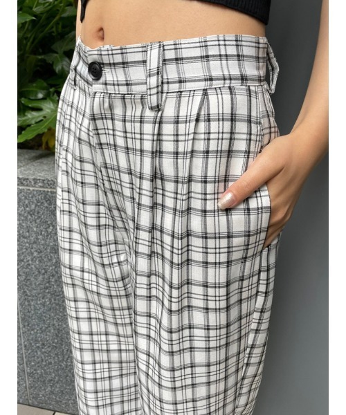 ENVYM（アンビー）の「２タックチェックＰＴ（その他パンツ・レディース・ホワイト/ブラック・FREE）」の11枚目の写真