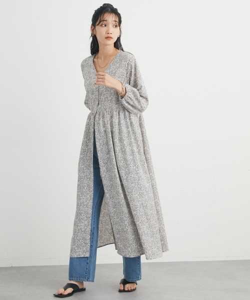 CRAFT STANDARD BOUTIQUE(クラフトスタンダードブティック)の「オリエンタル柄ジョーゼットワンピース *(ワンピース・レディース・ライトグレー/ネイビー・FREE)」の2枚目の写真
