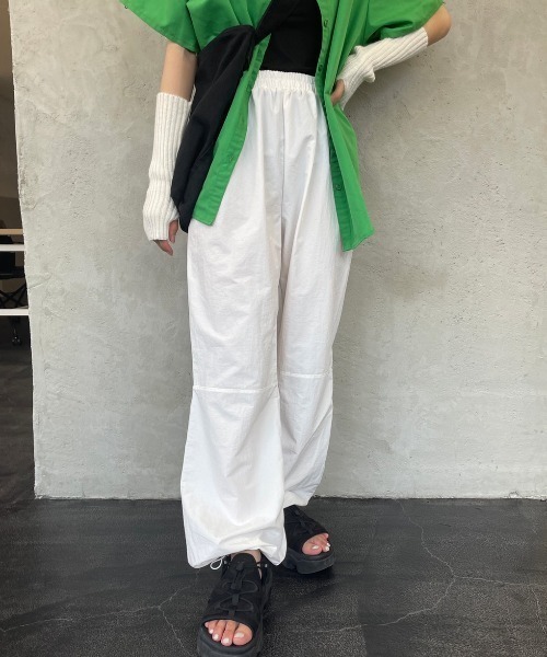 nemne store(ネンネストア)の「【低身長用サイズあり】ナイロンスノーパンツ(カーゴパンツ・レディース・オフホワイト/オレンジ/スミクロ・SMALL/MEDIUM)」の2枚目の写真