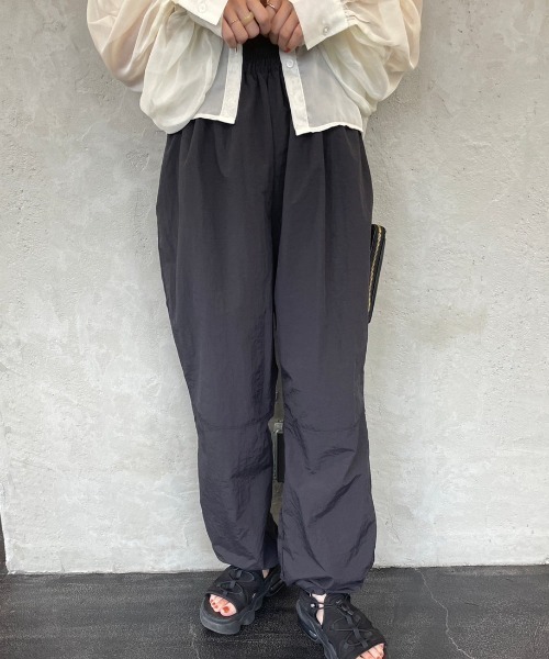 nemne store(ネンネストア)の「【低身長用サイズあり】ナイロンスノーパンツ(カーゴパンツ・レディース・オフホワイト/オレンジ/スミクロ・SMALL/MEDIUM)」の3枚目の写真
