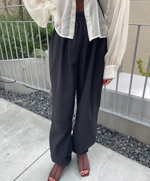 nemne store(ネンネストア)の「【低身長用サイズあり】ナイロンスノーパンツ(カーゴパンツ・レディース・オフホワイト/オレンジ/スミクロ・SMALL/MEDIUM)」の6枚目の写真