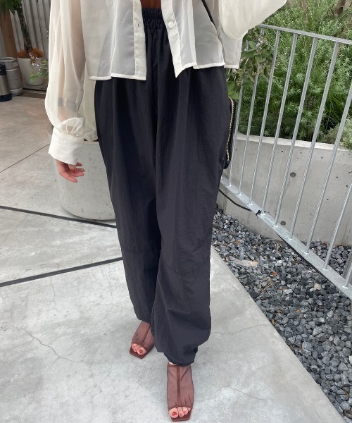 nemne store(ネンネストア)の「【低身長用サイズあり】ナイロンスノーパンツ(カーゴパンツ・レディース・オフホワイト/オレンジ/スミクロ・SMALL/MEDIUM)」の8枚目の写真