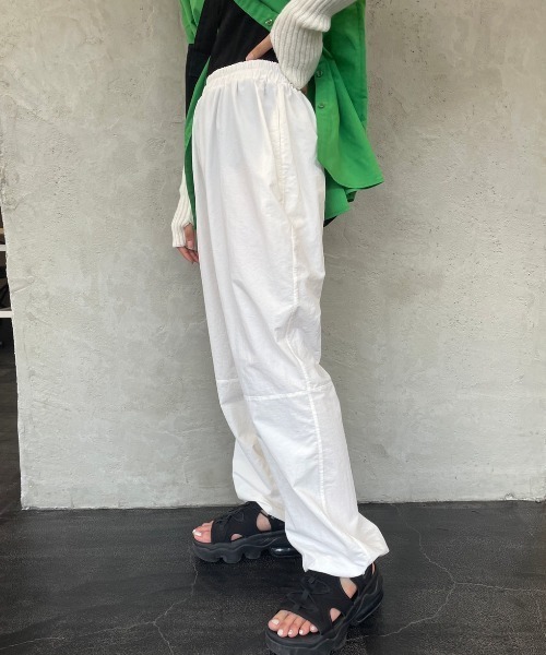 nemne store(ネンネストア)の「【低身長用サイズあり】ナイロンスノーパンツ(カーゴパンツ・レディース・オフホワイト/オレンジ/スミクロ・SMALL/MEDIUM)」の4枚目の写真