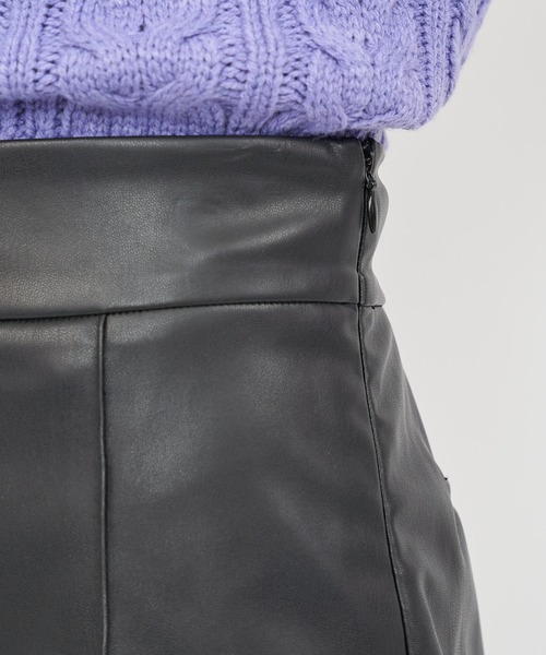 SPIRALGIRL（スパイラルガール）の「ハイウエスト合皮ショートパンツ（その他パンツ・レディース・ブラック/オフホワイト・FREE）」の9枚目の写真