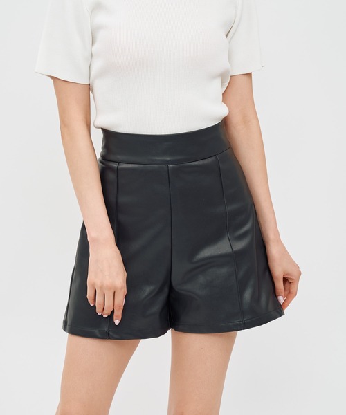 SPIRALGIRL（スパイラルガール）の「ハイウエスト合皮ショートパンツ（その他パンツ・レディース・ブラック/オフホワイト・FREE）」の13枚目の写真