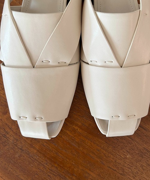 CAPRICIEUX LE'MAGE（カプリシューレマージュ）の「グルカミュール（サンダル・レディース・ホワイト系その他/ブラック・37/38）」の4枚目の写真