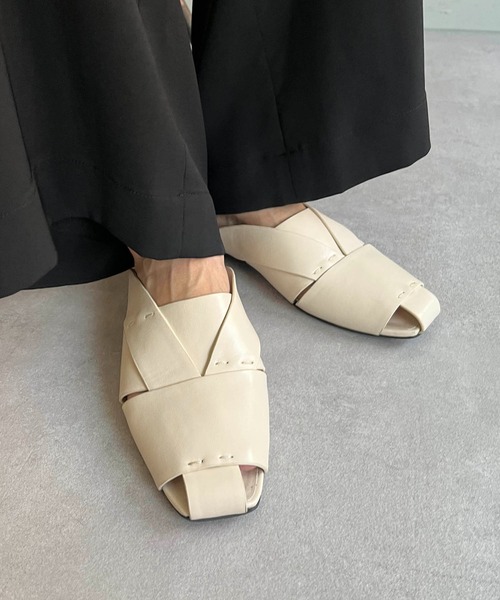 CAPRICIEUX LE'MAGE（カプリシューレマージュ）の「グルカミュール（サンダル・レディース・ホワイト系その他/ブラック・37/38）」の9枚目の写真