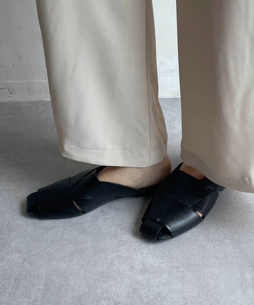 CAPRICIEUX LE'MAGE（カプリシューレマージュ）の「グルカミュール（サンダル・レディース・ホワイト系その他/ブラック・37/38）」の7枚目の写真