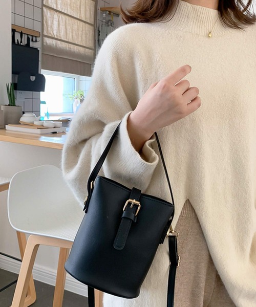 shopnikoniko（ショップニコニコ）の「バケツ型 ベルトデザイン ショルダーバッグ（ショルダーバッグ・レディース・ブラウン/ベージュ/ブラック・フリー）」の2枚目の写真