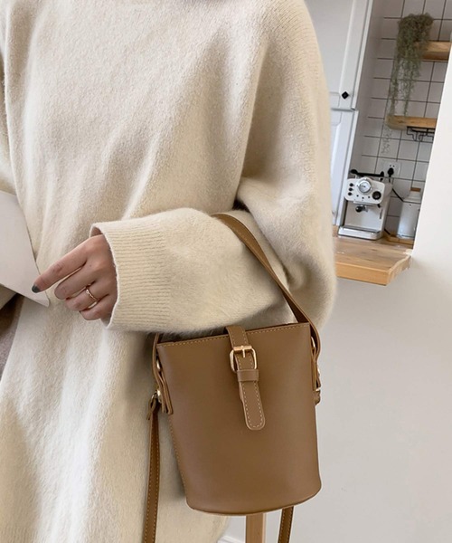 shopnikoniko（ショップニコニコ）の「バケツ型 ベルトデザイン ショルダーバッグ（ショルダーバッグ・レディース・ブラウン/ベージュ/ブラック・フリー）」の4枚目の写真
