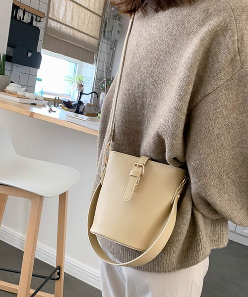 shopnikoniko（ショップニコニコ）の「バケツ型 ベルトデザイン ショルダーバッグ（ショルダーバッグ・レディース・ブラウン/ベージュ/ブラック・フリー）」の6枚目の写真