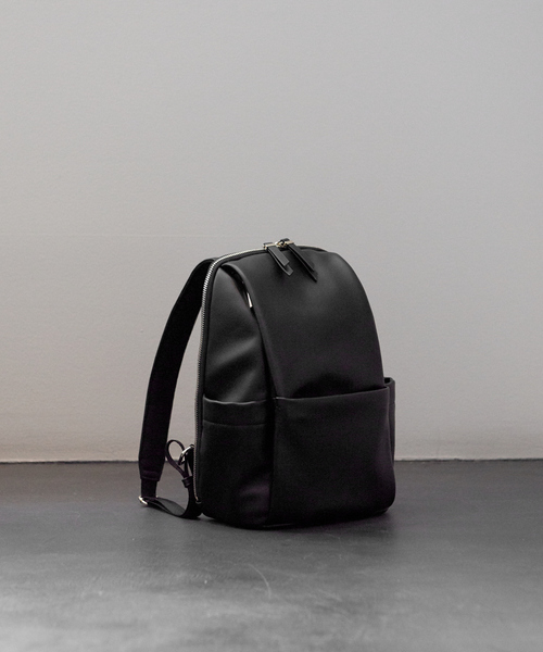 LOWELL things(ロウェル シングス)の「【Produce byスタイリスト小山田早織】10ポケット ORIGINAL BAGPACK MINI(バックパック/リュック・レディース・ブラック/アイボリー・フリー)」の4枚目の写真