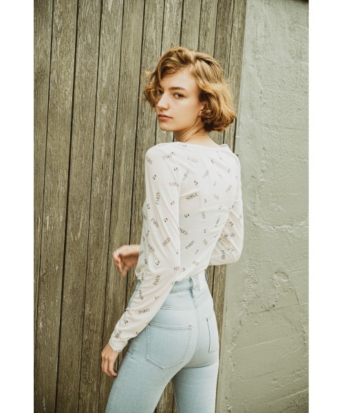 Soir,5 COCOTTE PARIS（ソワールイブニングココットパリ）の「シアー総柄ロゴトップス（Tシャツ/カットソー・レディース・ホワイト/ブラック・FREE）」の5枚目の写真