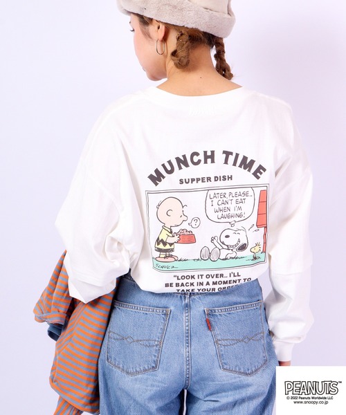 PEANUTS(ピーナッツ)の「PEANUTS スヌーピー レイヤード BIGロングスリーブTシャツ(Tシャツ/カットソー・メンズ・カーキ/ベージュ/ネイビー/ブラウン/オフホワイト/ピンクベージュ・L/M)」の2枚目の写真