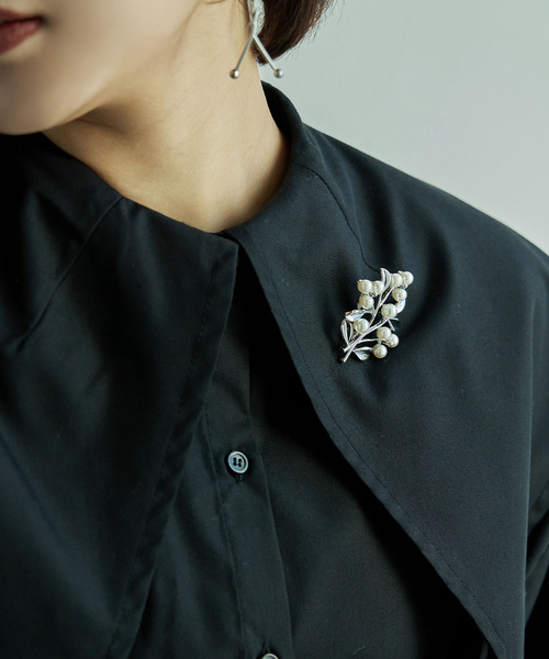 niana（ニアナ）の「リーフモチーフパールブローチ（ブローチ/コサージュ・レディース・シルバー・FREE）」の5枚目の写真