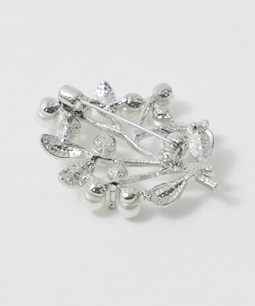 niana（ニアナ）の「リーフモチーフパールブローチ（ブローチ/コサージュ・レディース・シルバー・FREE）」の9枚目の写真