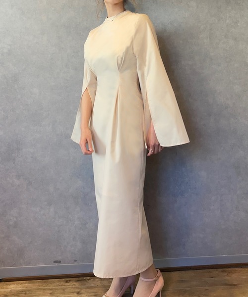 JUNOAH（ジュノア）の「スタンドカラースリットスリーブワンピース（ワンピース・レディース・アイボリー/ブラック/ピンクベージュ・MEDIUM/X-LARGE/LARGE）」の4枚目の写真