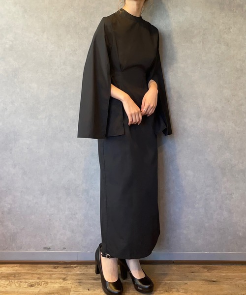 JUNOAH（ジュノア）の「スタンドカラースリットスリーブワンピース（ワンピース・レディース・アイボリー/ブラック/ピンクベージュ・MEDIUM/X-LARGE/LARGE）」の6枚目の写真