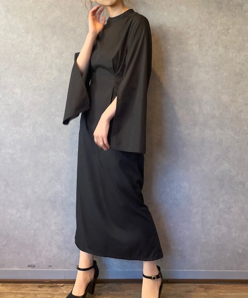 JUNOAH（ジュノア）の「スタンドカラースリットスリーブワンピース（ワンピース・レディース・アイボリー/ブラック/ピンクベージュ・MEDIUM/X-LARGE/LARGE）」の7枚目の写真