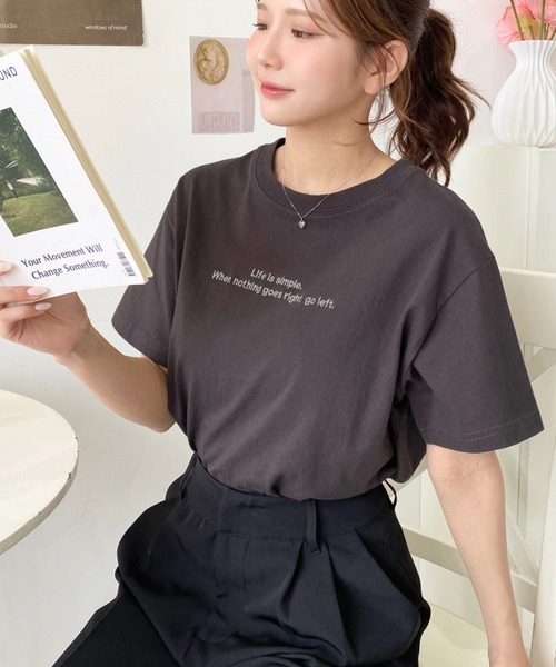 moment+（モーメントプラス）の「ロゴ刺繍半袖Tシャツ（Tシャツ