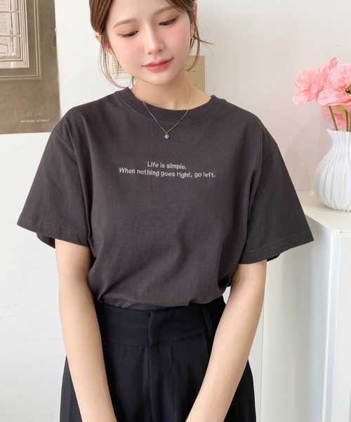 moment+（モーメントプラス）の「ロゴ刺繍半袖Tシャツ（Tシャツ/カットソー・レディース・ブラック/オフホワイト/ピンク/オートミール/チャコールグレー/グレイッシュベージュ/ブルー・M/L）」の19枚目の写真