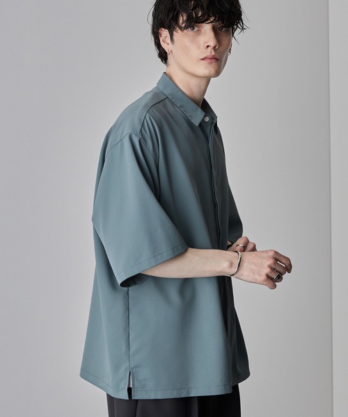 MONO-MART（モノマート）の「綾トロミ オーバーサイズ比翼S/Sシャツ（シャツ/ブラウス・メンズ・モカ/ベージュ/ネイビー/ホワイト/ライトグレー/レッド系/ライトブルー/ブラック/カーキ/ブルーグリーン/グレイッシュブルー/チャコール/ダークネイビー/バーガンディー・M/L）」の11枚目の写真