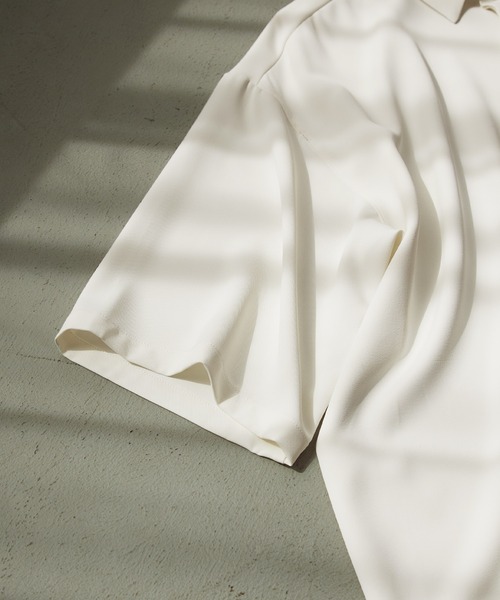 MONO-MART（モノマート）の「綾トロミ オーバーサイズ比翼S/Sシャツ（シャツ/ブラウス・メンズ・モカ/ベージュ/ネイビー/ホワイト/ライトグレー/レッド系/ライトブルー/ブラック/カーキ/ブルーグリーン/グレイッシュブルー/チャコール/ダークネイビー/バーガンディー・M/L）」の19枚目の写真