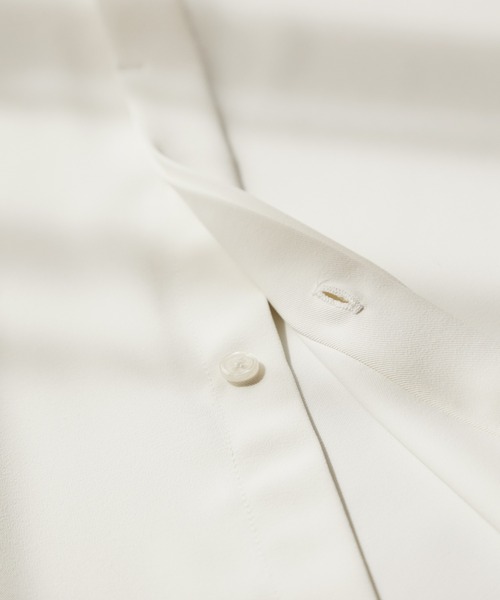 MONO-MART（モノマート）の「綾トロミ オーバーサイズ比翼S/Sシャツ（シャツ/ブラウス・メンズ・モカ/ベージュ/ネイビー/ホワイト/ライトグレー/レッド系/ライトブルー/ブラック/カーキ/ブルーグリーン/グレイッシュブルー/チャコール/ダークネイビー/バーガンディー・M/L）」の20枚目の写真