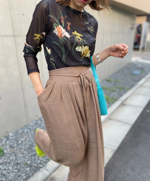 mi via loca(ミヴィアロカ)の「アソート アブストラクト・レオパード・花柄チュールトップス(Tシャツ/カットソー・レディース・ホワイト/ブラック/ブラック系その他/ブルー/ベージュ/ナチュラル/グレー/ブラック系1/ホワイト系1・FREE)」の21枚目の写真