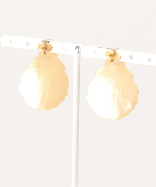 ROSE BUD(ローズバッド)の「(Eneida Franca)カラーパーツ×大振りシェルモチーフピアス(ピアス(両耳用)・レディース・ホワイト/ブルー・FREE)」の3枚目の写真