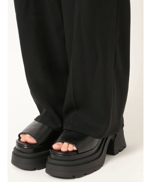 EMODA(エモダ)の「レイヤーサロペット(つなぎ/オールインワン・レディース・ブルー/ブラック/ベージュ・FREE)」の18枚目の写真