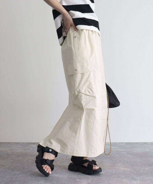 fredy emue（フレディエミュ）の「ロングベイカースカート（スカート・レディース・アイボリー/カーキ・38）」の11枚目の写真