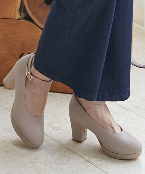 MAJESTIC LEGON（マジェスティックレゴン）の「【WEB限定XLサイズあり】ふかふかクッションパンプス（パンプス・レディース・グレイッシュベージュ/ブラウン/ブラック/ブラック系その他2・MEDIUM/X-LARGE/LARGE/SMALL）」の4枚目の写真