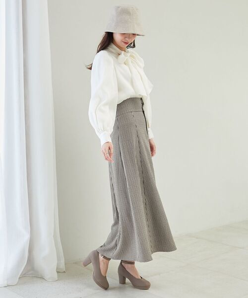 MAJESTIC LEGON（マジェスティックレゴン）の「【WEB限定XLサイズあり】ふかふかクッションパンプス（パンプス・レディース・グレイッシュベージュ/ブラウン/ブラック/ブラック系その他2・MEDIUM/X-LARGE/LARGE/SMALL）」の16枚目の写真