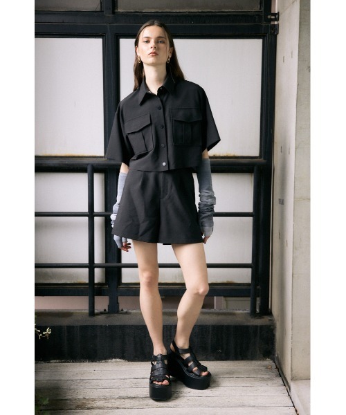 SLY(スライ)の「CUT OUT SHORT ROMPERS カットアウト ショート ロンパース セットアップ風 レイヤード 無地(つなぎ/オールインワン・レディース・ライトブルー/ブラック/アイボリー・FREE)」の13枚目の写真